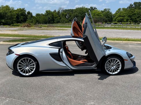 Used 2017 McLaren 570S RWD image 7