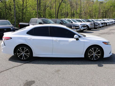 Used 2020 Toyota Camry SE image 9