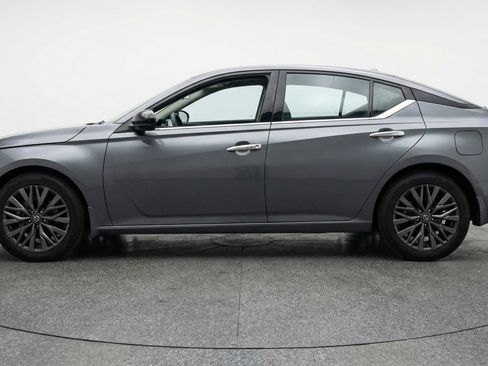 Used 2025 Nissan Altima 2.5 SV image 5