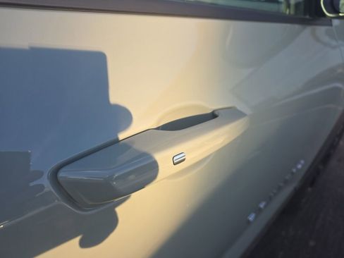 Used 2025 Chevrolet Equinox LT image 40