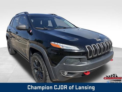 Used 2018 Jeep Cherokee Trailhawk w/ Comfort/Convenience Group AWD/4WD image 10