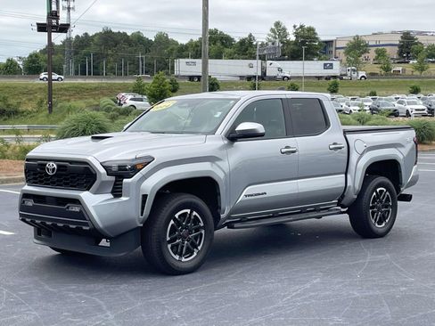 Used 2024 Toyota Tacoma TRD Sport AWD/4WD image 3