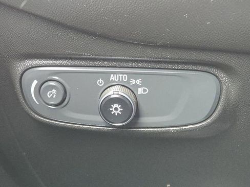 Used 2021 Chevrolet Equinox LS w/ LS Convenience Package image 8