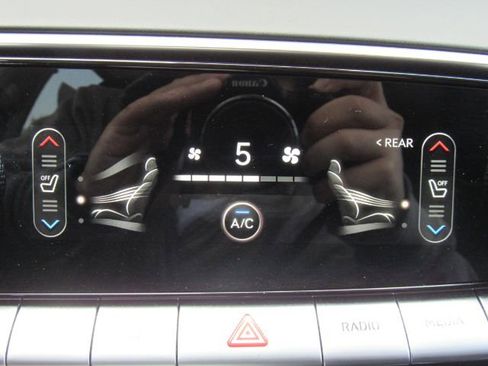 Used 2022 Genesis GV70 2.5T w/ Select Package image 50