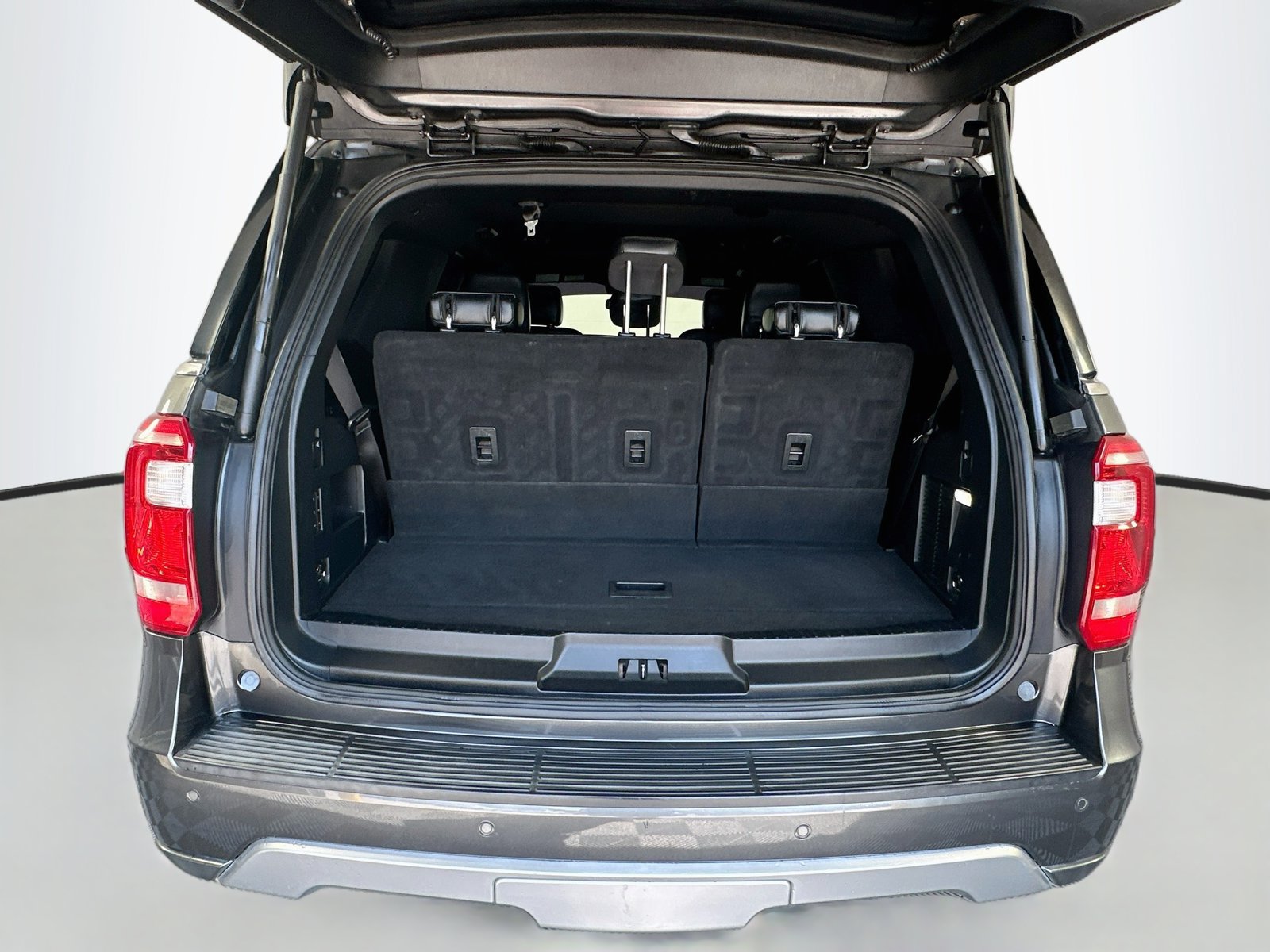 Used 2020 Ford Expedition XLT w/ Equipment Group 202A RWD image 26