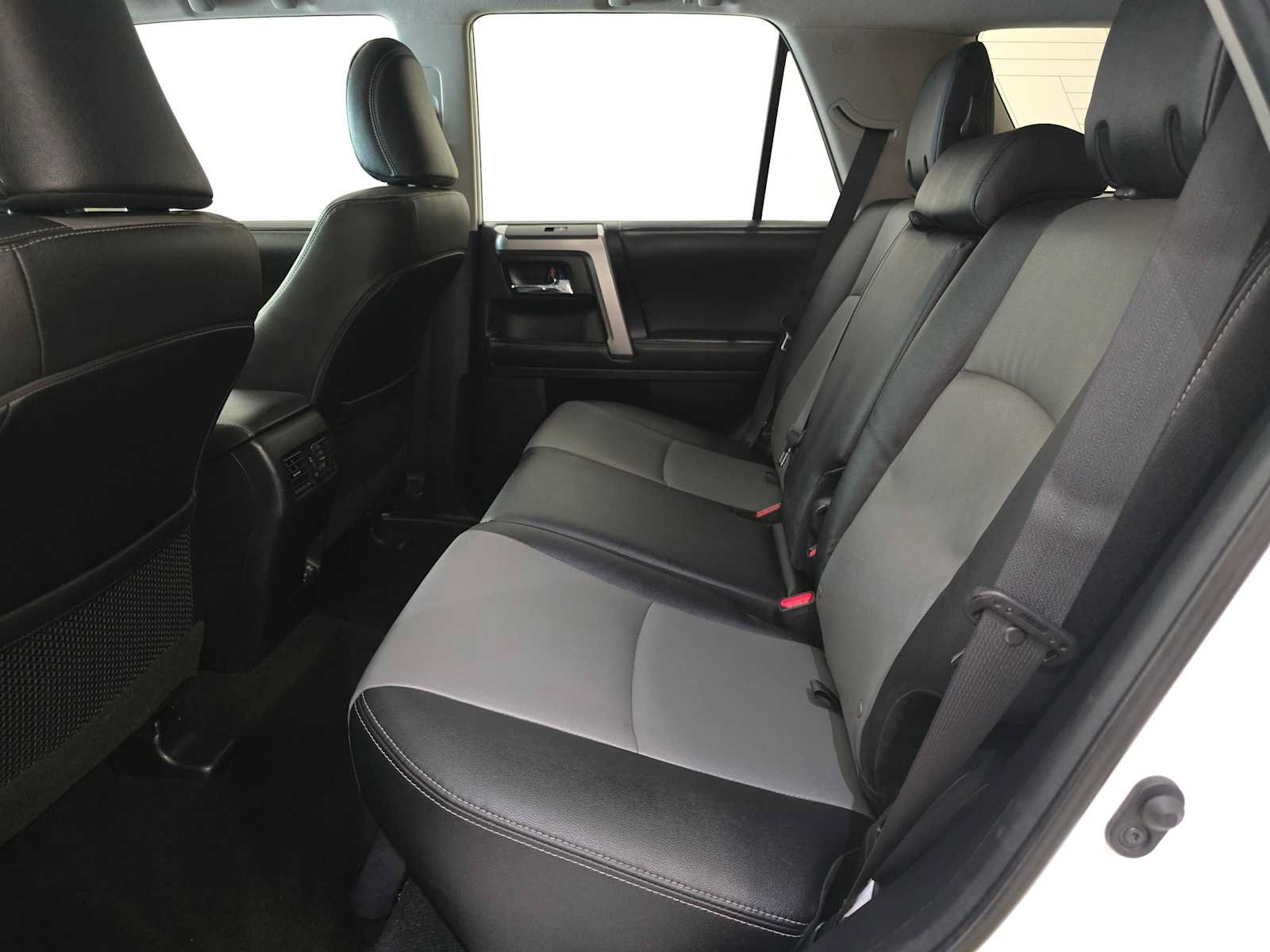 Used 2020 Toyota 4Runner SR5 Premium w/ Moonroof Package AWD/4WD image 24
