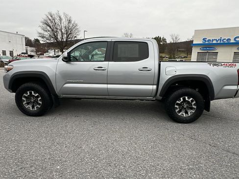 Used 2019 Toyota Tacoma TRD Off-Road image 7