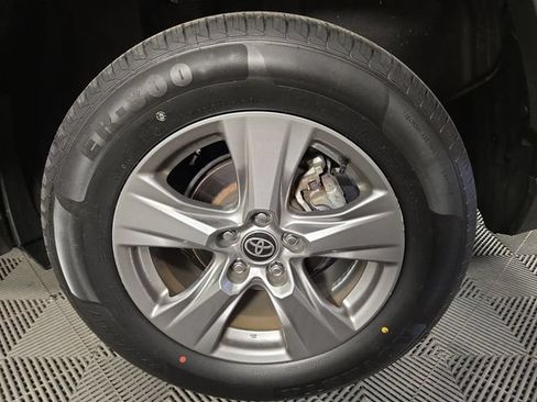 Used 2024 Toyota RAV4 XLE AWD/4WD image 11