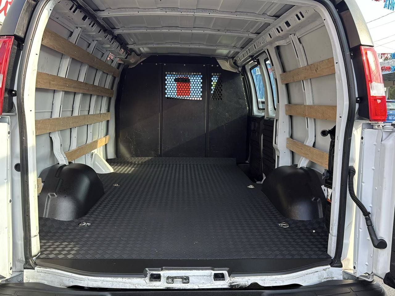 Used 2025 Chevrolet Express 2500 w/ Driver Convenience Package RWD image 5