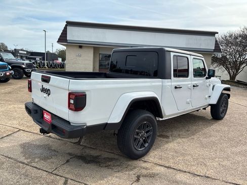 New 2026 Jeep Gladiator Sport AWD/4WD image 5
