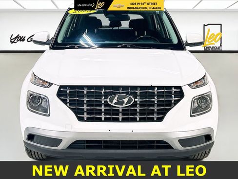 Used 2023 Hyundai Venue SEL image 2