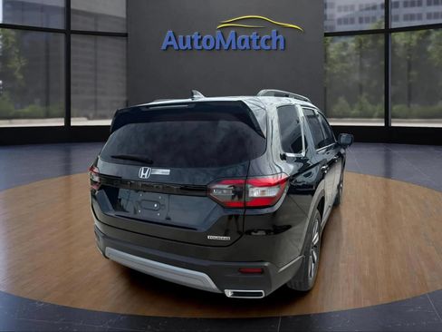 Used 2025 Honda Pilot Touring image 10