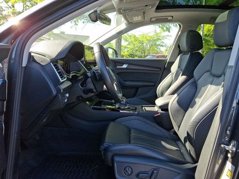 Used 2021 Audi Q5 Prestige w/ Prestige Package AWD/4WD image 13