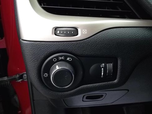 Used 2017 Jeep Cherokee Sport image 22