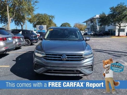 Certified 2022 Volkswagen Tiguan SE w/ Panoramic Sunroof Package image 2