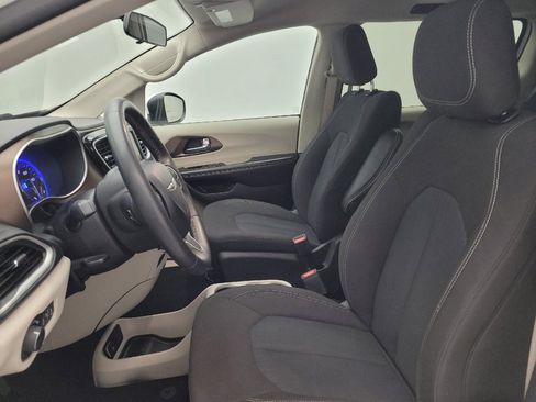 Used 2022 Chrysler Voyager LX FWD image 17