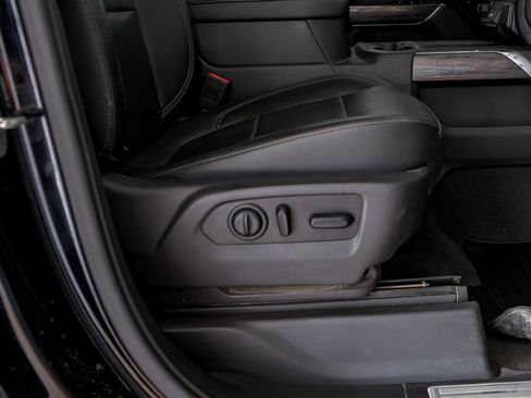 Used 2020 Chevrolet Silverado 2500 LTZ w/ LTZ Texas Edition image 31