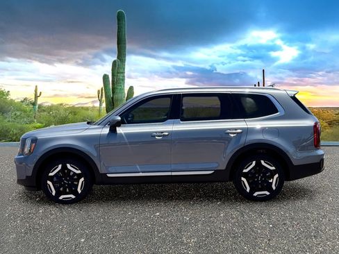 Used 2024 Kia Telluride S w/ S Sunroof Package FWD image 3