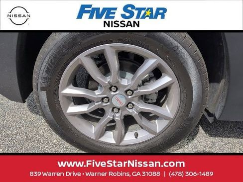 Used 2024 GMC Terrain SLT image 28