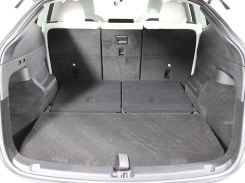 Used 2022 Tesla Model Y Long Range image 23