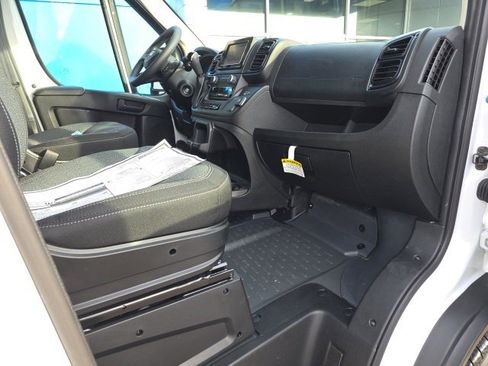 Used 2025 RAM ProMaster 2500 w/ U-Haul Equipment Group image 4
