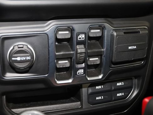 Used 2022 Jeep Wrangler Unlimited Sahara w/ Cold Weather Group image 29