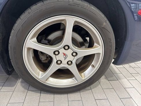 Used 2001 Chevrolet Corvette w/ Preferred Equipment Group2 image 6