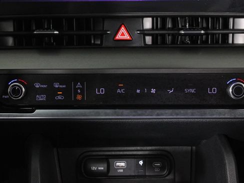 Used 2025 Kia Sportage EX FWD image 21