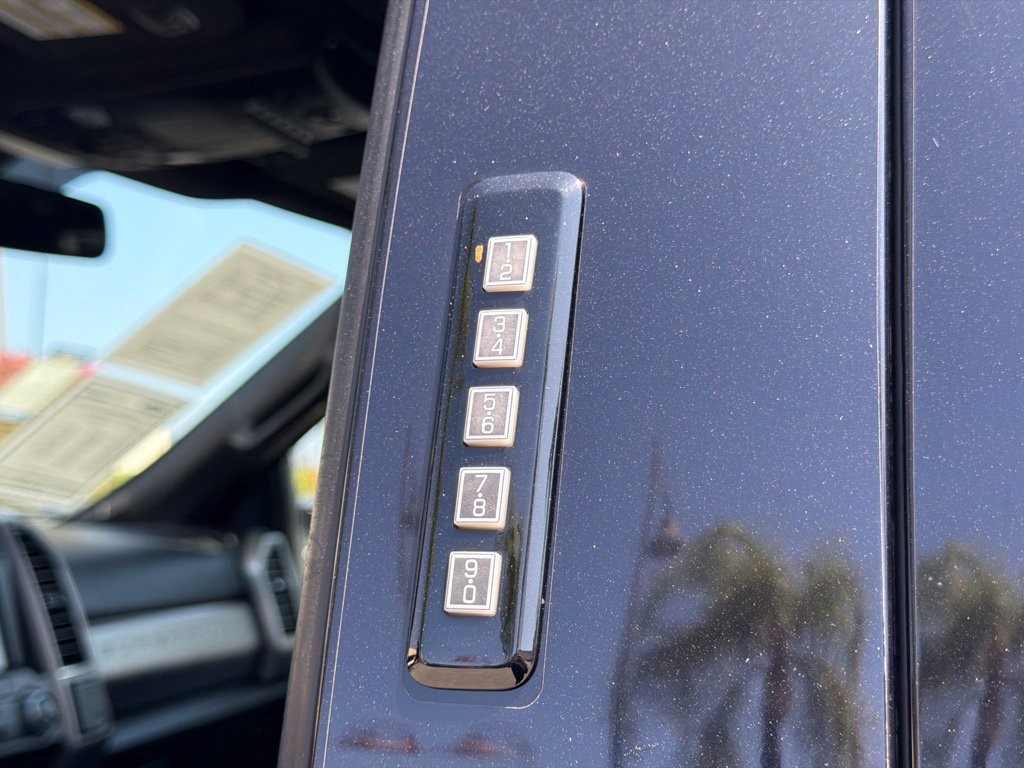 Used 2019 Ford F250 Platinum w/ Platinum Ultimate Package AWD/4WD image 21