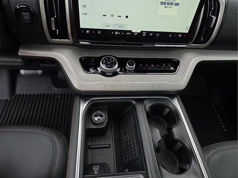 New 2025 Ford Expedition Active image 25