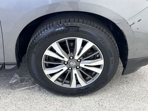 Used 2018 Nissan Pathfinder SL image 40