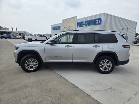 Used 2023 Jeep Grand Cherokee L Limited w/ Trailer Tow Group (B) AWD/4WD image 6