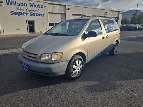 Used 2000 Toyota Sienna LE image 1