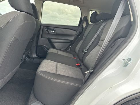 Used 2024 Nissan Rogue SV AWD/4WD image 9