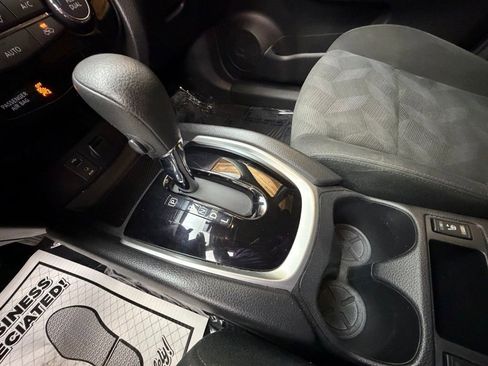 Used 2016 Nissan Rogue SV w/ SV Premium Package image 19