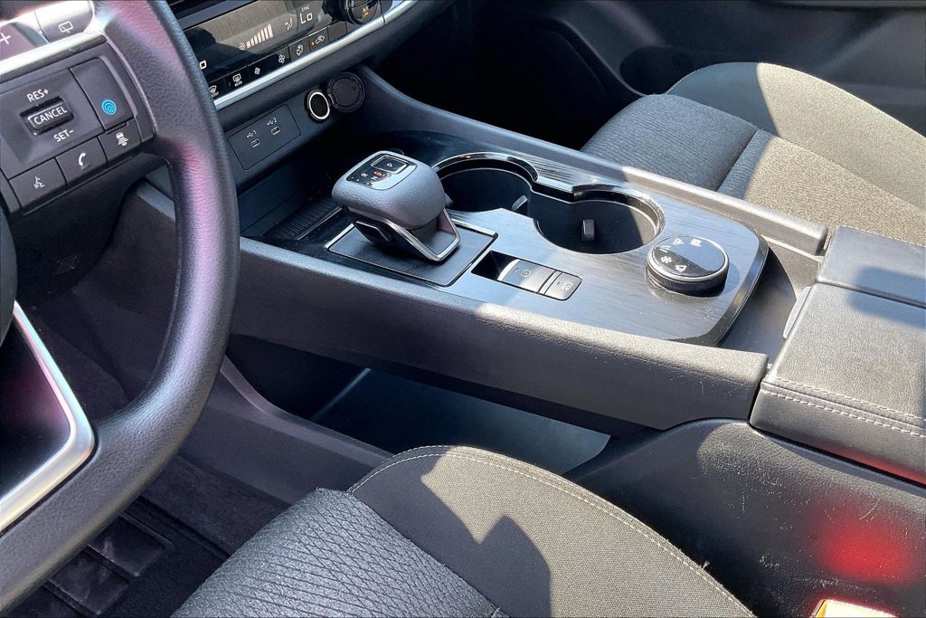 Used 2024 Nissan Rogue SV AWD/4WD image 19