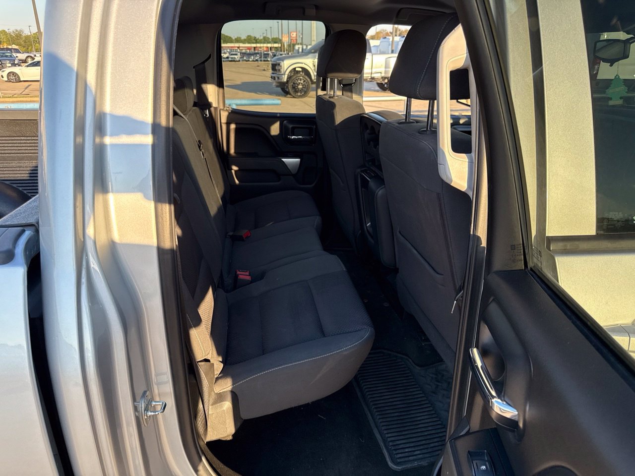 Used 2018 Chevrolet Silverado 1500 LT AWD/4WD image 11
