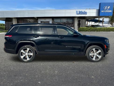 Used 2022 Jeep Grand Cherokee L Limited AWD/4WD image 9