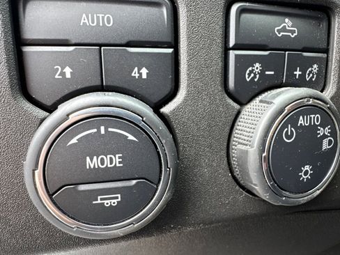 Certified 2022 Chevrolet Silverado 1500 LT AWD/4WD image 15