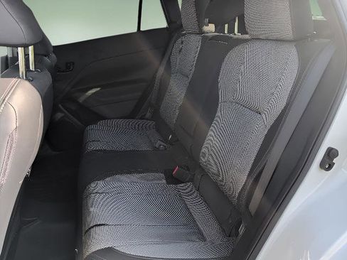 Used 2024 Subaru Crosstrek 2.0i Premium image 17