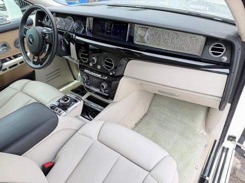 Used 2019 Rolls-Royce Phantom Sedan RWD image 47