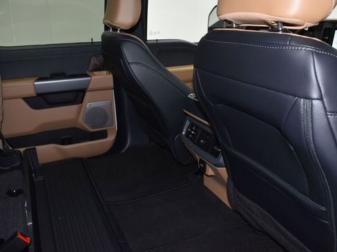 Used 2025 Ford F250 Lariat w/ Lariat Ultimate Package image 19