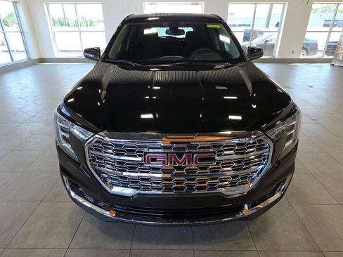Used 2024 GMC Terrain SLE w/ LPO, Floor Liner Package FWD image 3