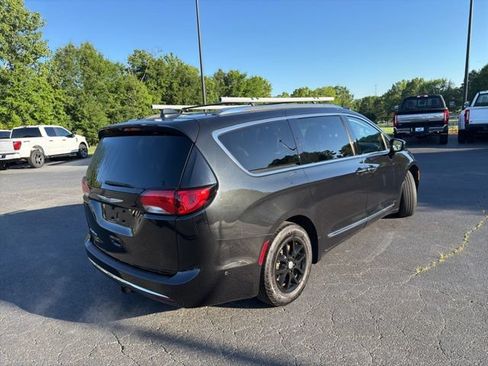 Used 2020 Chrysler Pacifica Touring-L w/ Advanced Safetytec Group FWD image 15
