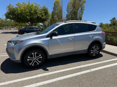 Used 2016 Toyota RAV4 LE FWD image 3