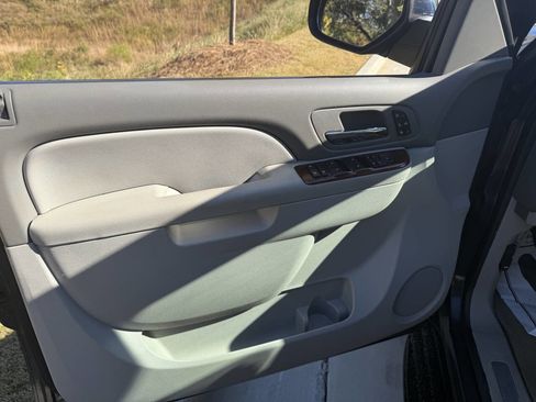 Used 2011 Chevrolet Tahoe LTZ image 8