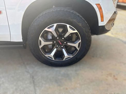 Used 2025 GMC Yukon AT4 Ultimate AWD/4WD image 15