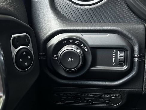 Used 2026 Jeep Wrangler Unlimited Rubicon AWD/4WD image 23