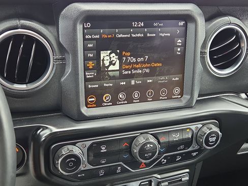 Used 2021 Jeep Wrangler Unlimited Sahara AWD/4WD image 16