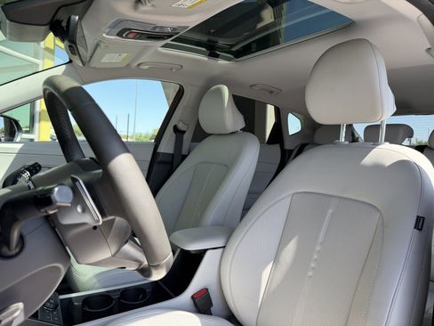 Used 2025 Hyundai Kona Limited FWD image 34